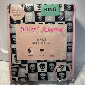 Betsey Johnson king skull sheet set